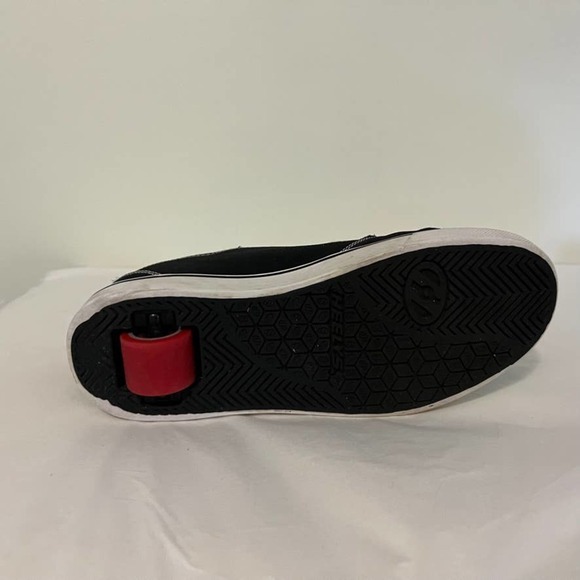 Heelys black white roller shoes US 7, EU 39 - Picture 8 of 11
